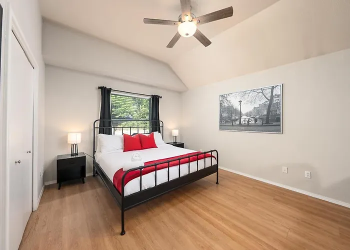 Cozy Getaway, Minutes From Austin! *