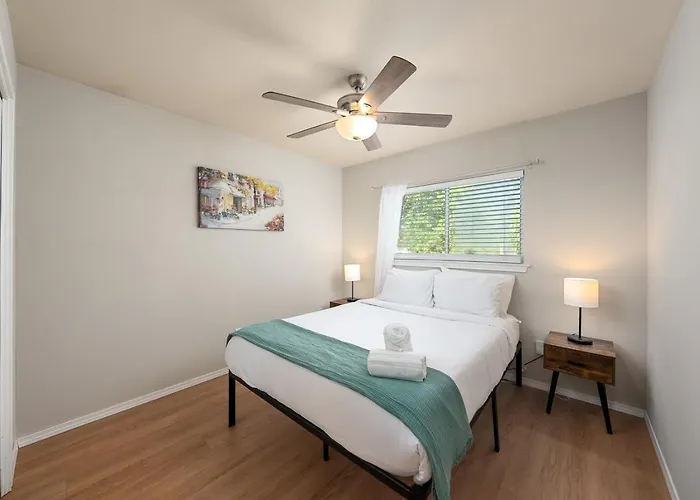 Cozy Getaway, Minutes From Austin! Holiday home