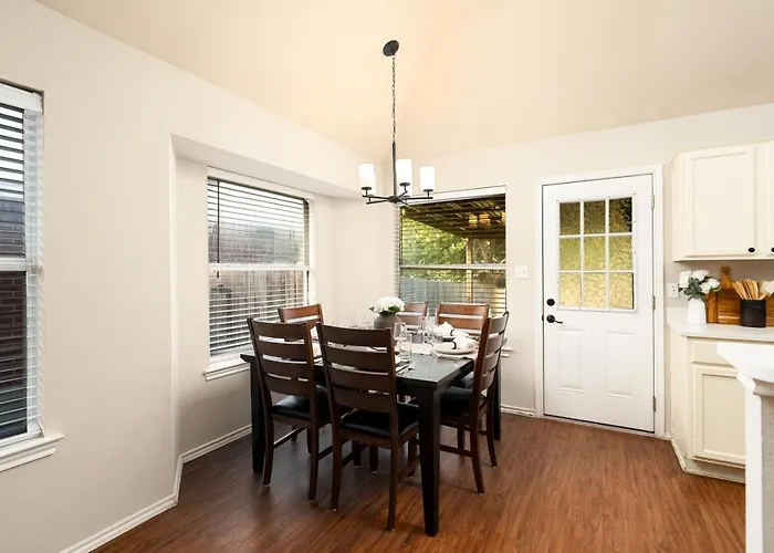 Cozy Getaway, Minutes From Austin! Holiday home Round Rock