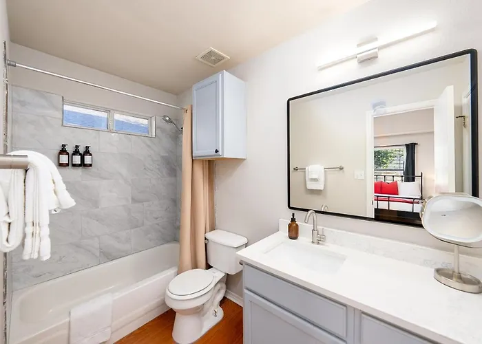 Cozy Getaway, Minutes From Austin! Holiday home *