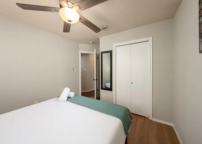 Cozy Getaway, Minutes From Austin!