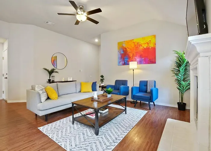 Cozy Getaway, Minutes From Austin! *